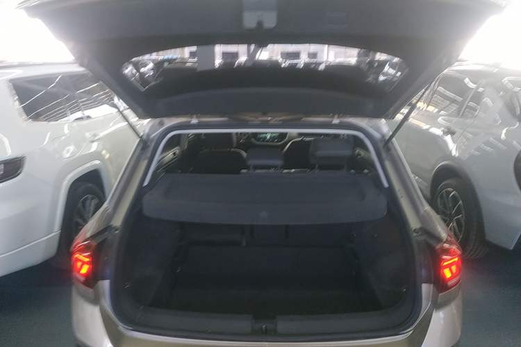 Used Volkswagen T-ROC 2018 230TSI DSG Two-Wheel Drive Advanced Version China V Standard