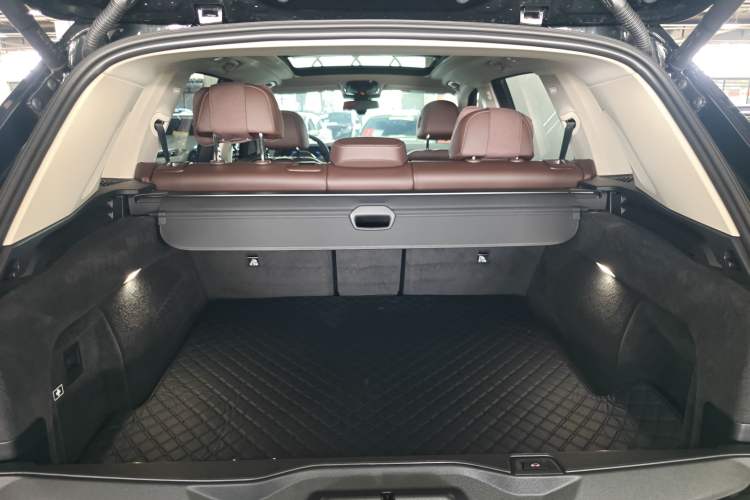 Used BMW X5 2023 xDrive 30Li Luxury M Sport Package
