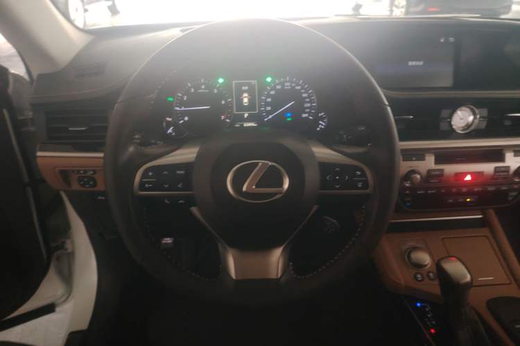 Used Lexus ES 2016 200 Midnight Special Limited Edition
