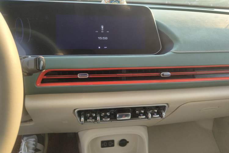 Used ORA Good Cat 2022 Morandi Edition 400km Standard Range Luxury Version Lithium-Ion Battery