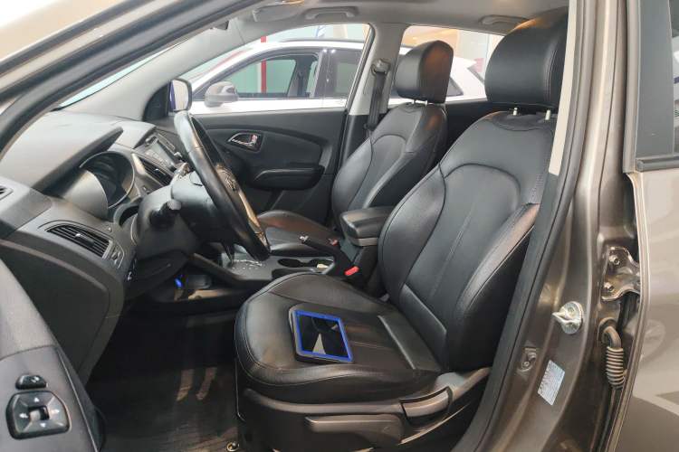 Used Hyundai ix35 2013 2.0L Automatic Two-Wheel Drive Smart GLS China IV Standard