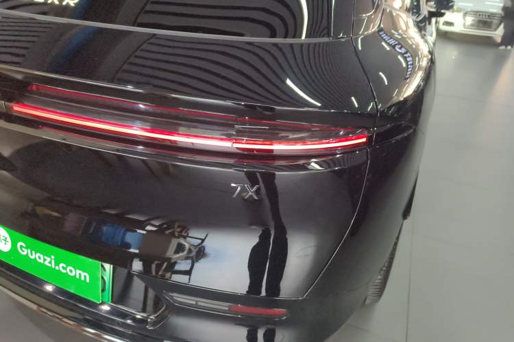 Used Zeekr 7X 2025 100 kWh Long-Range Rear-Wheel Drive with Intelligent Driving Features
