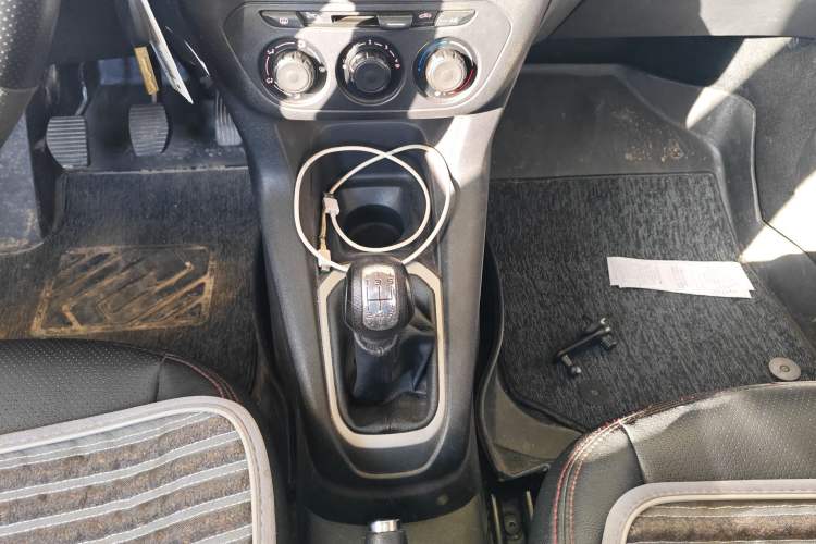 Used Citroen Elysee 2015 Zhishang Edition 1.6L Manual Fashion Model