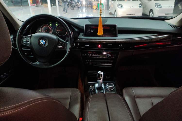 Used BMW X5 2015 xDrive28i
