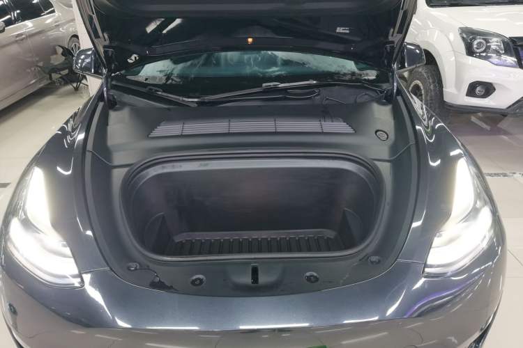 Used Tesla Model Y 2024 Long-Range All-Wheel-Drive Version
