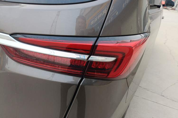 Used Buick GL8 2023 Land Executive Class Comfort Model
