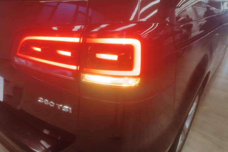 Used Volkswagen Sharan 2018 Revised Version 380TSI Comfort Edition 7-Seater
