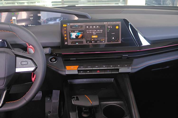 Used Changan UNI-V 2023 1.5T Prestige Model
