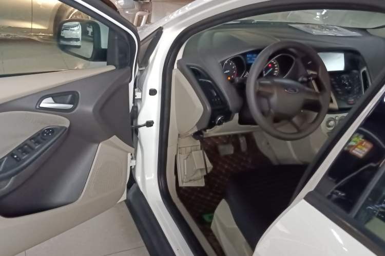 Used Ford Focus 2012 Sedan 1.6L Automatic Comfort Model
