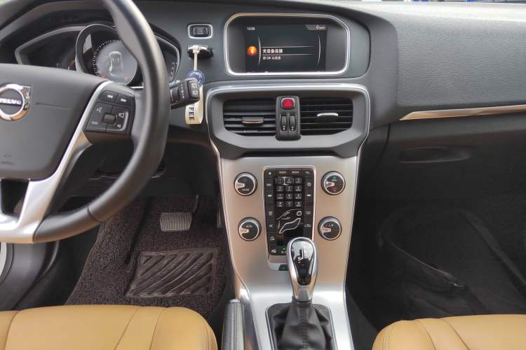 Used Volvo V40 2017 T3 Zhiya Edition
