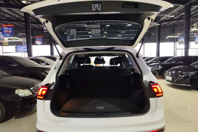 Used Volkswagen Tiguan L 2019 Updated Version 330TSI Automatic Two-Wheel Drive Panoramic Comfort Edition China VI Standard
