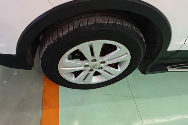 Used Oshan CX70 2016 1.6L manual luxury version
