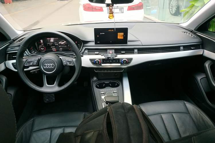 Used Audi A4L 2019 40 TFSI Fashion Version China V