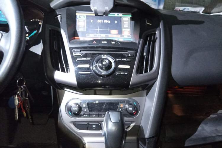 Used Ford Focus 2012 Sedan 1.6L Automatic Fashion Edition
