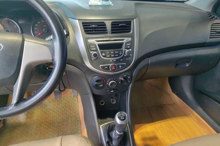 Used Hyundai Verna Ray 2016 1.4L Manual Leading GLX Model