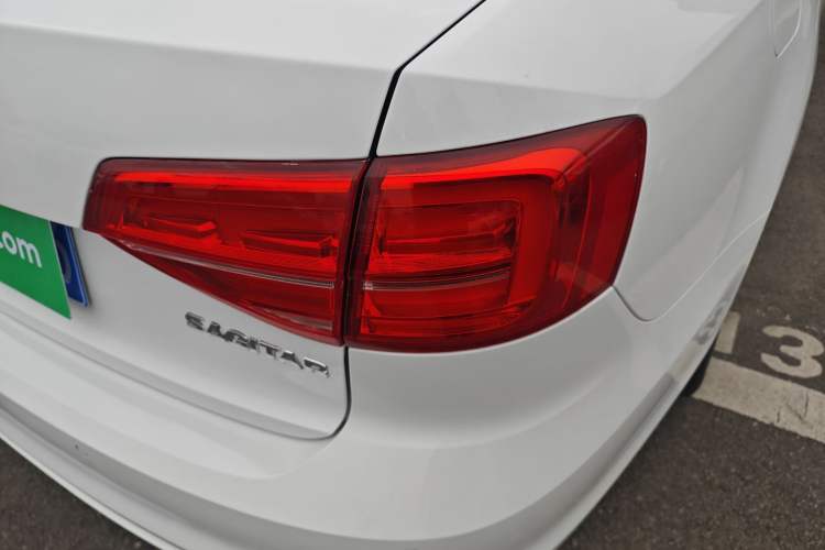 Used Volkswagen Sagitar 2015 1.6L Manual Comfort Model
