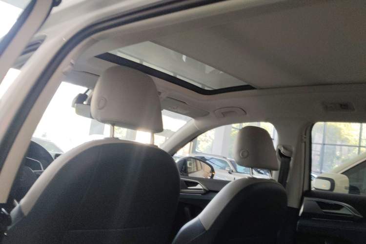 Used Volkswagen Tharu 2023 300TSI Two-Wheel-Drive Moon Luxury Edition
