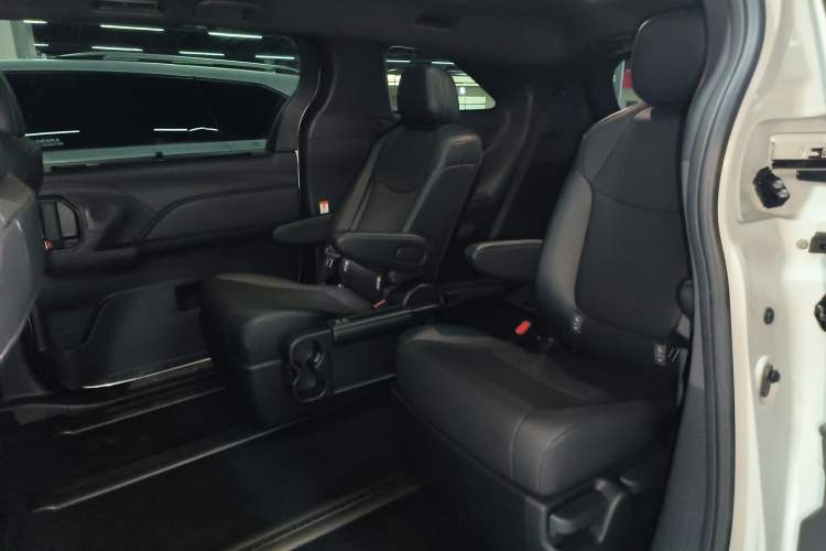 Used Toyota Granvia 2024 2.5L Hybrid Prestige PLUS Four-Wheel Drive Version