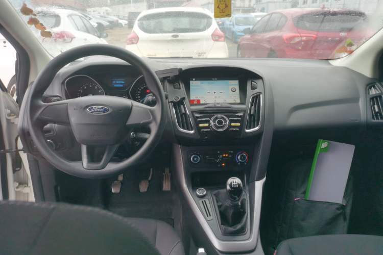 Used Ford Focus 2017 Hatchback 1.6L Manual Comfort Plus SmartDrive Edition
