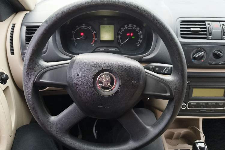 Used Skoda Fabia 2014 1.4L Automatic Crystal Edition
