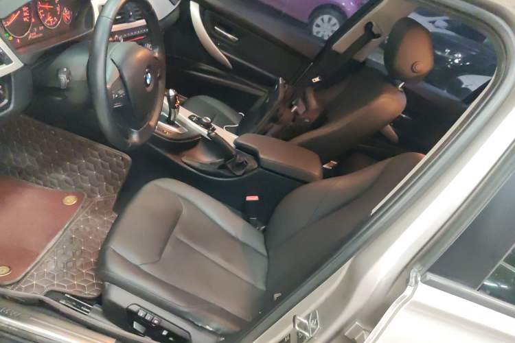 Used BMW 3 Series 2015 320i Luxury Line Stylish Edition
