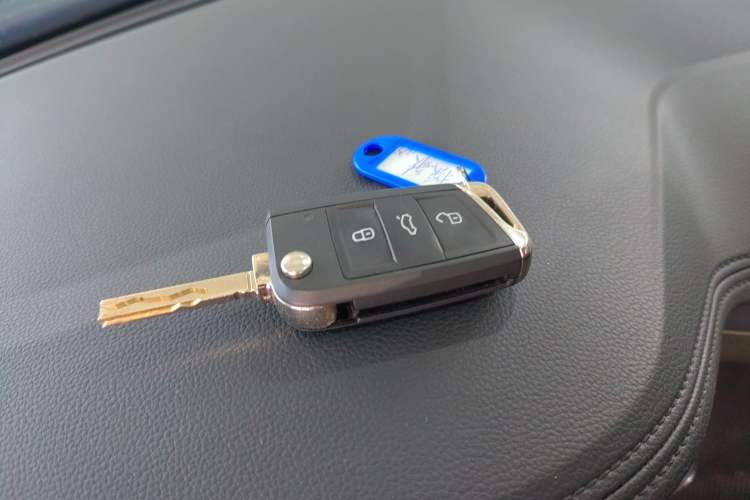 Used Volkswagen T-ROC 2024 300TSI DSG Two-Wheel-Drive Chen Guang Edition
