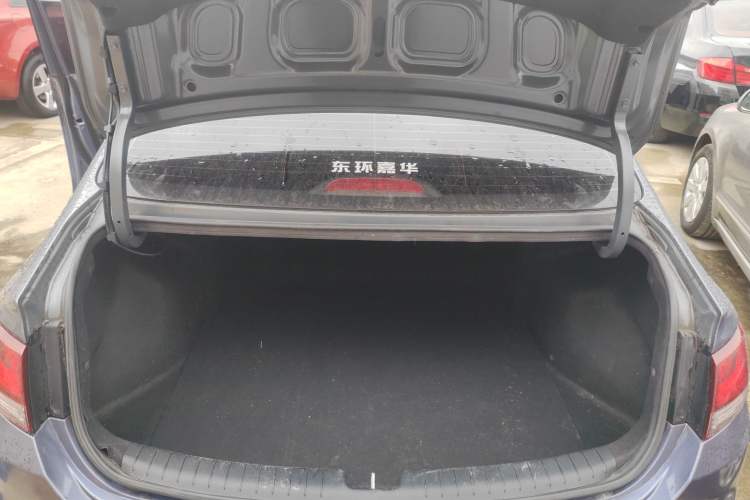 Used Hyundai Celesta 2017 1.6L Automatic Enjoyment Version GLS