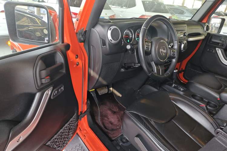 Used  Wrangler 2015 3.0L Sahara Four-Door Edition