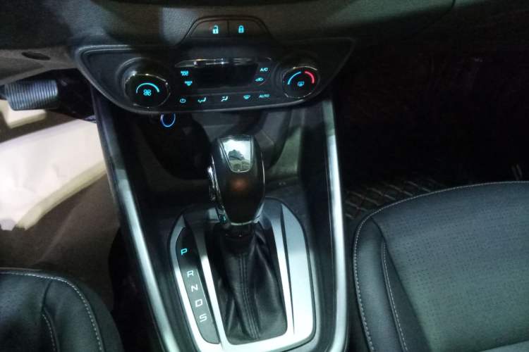 Used Ford Escort 2015 1.5L Automatic Fashion Model
