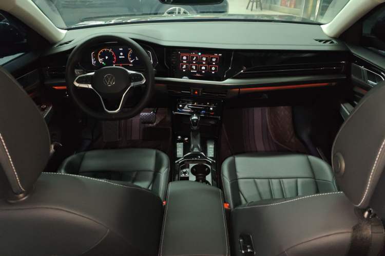 Used Volkswagen Passat 2025 Outstanding Model 380TSI Dragon Glory Edition
