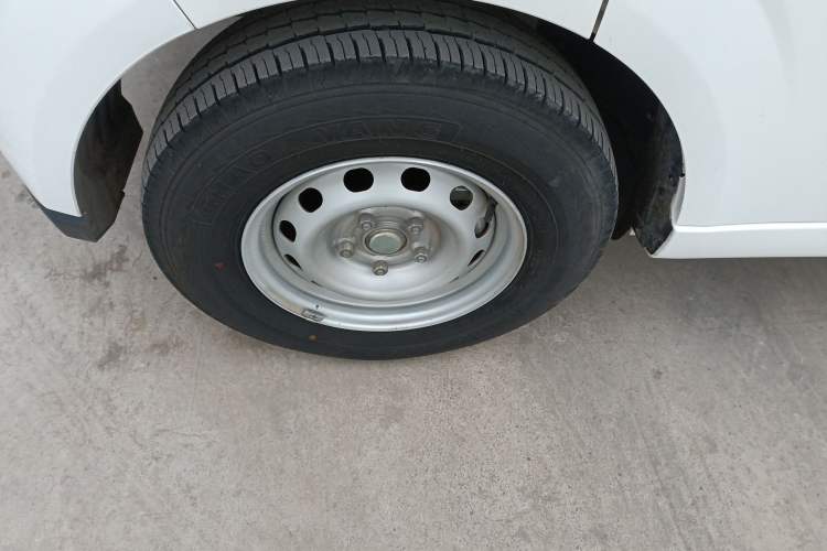 Used Farizon Xingxiang F1E 2023 Flatbed Truck Remote Smart Chip 46.08 kWh
