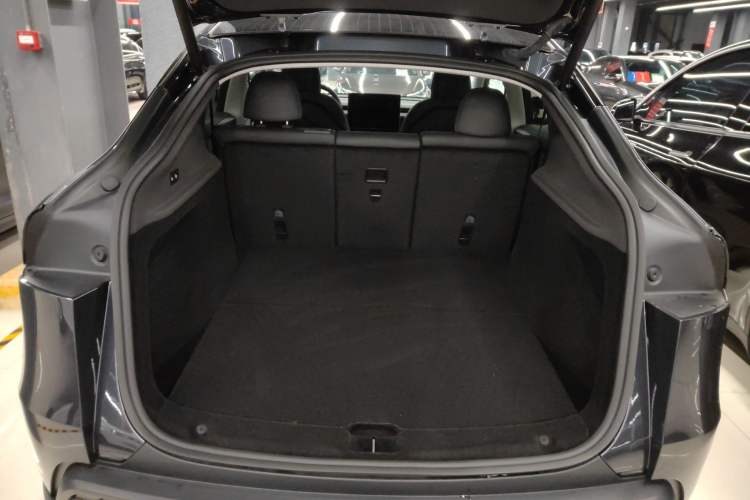 Used Tesla Model Y 2025 Rear-Wheel-Drive Version
