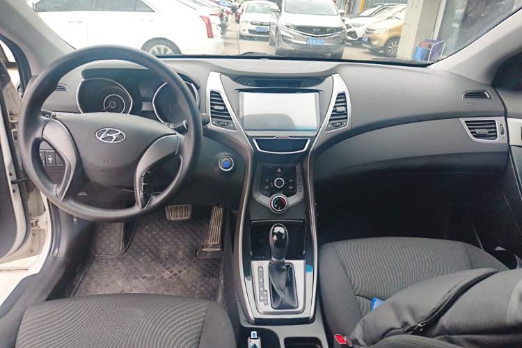 Used Hyundai Elantra 2015 1.6L Automatic Leading Model