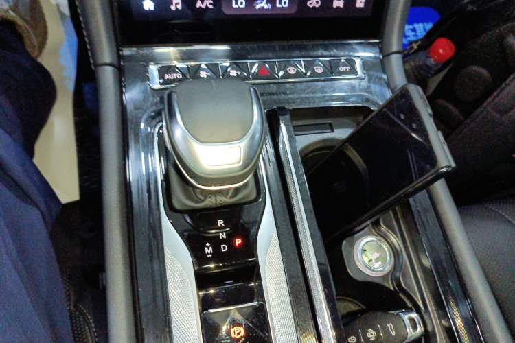 Used Hongqi H5 2024 2.0T Automatic Smart Connect Flagship Edition
