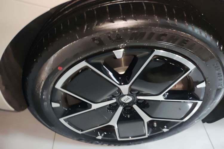 Used  SU7 2024 Rear-Drive Long-Range Intelligent Driving Version
