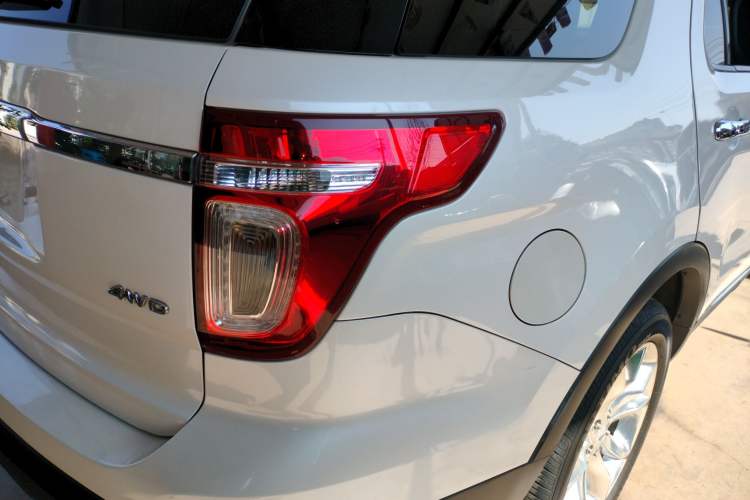 Used Ford Explorer 2013 3.5L Deluxe Model
