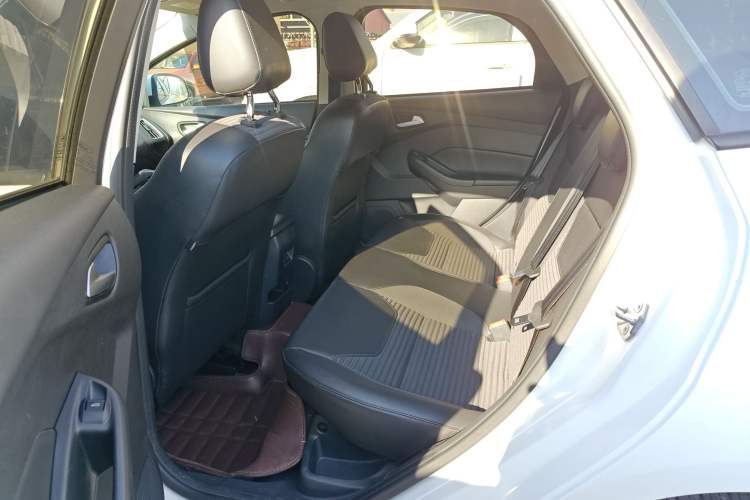 Used Ford Focus 2018 Hatchback Classic 1.6L Automatic Trendy SmartDrive Edition
