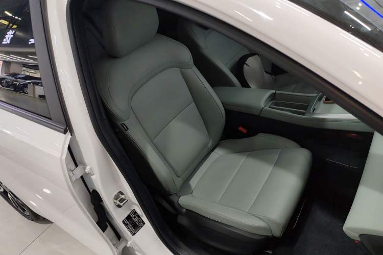 Used Roewe D6 2025 450km Deluxe Edition