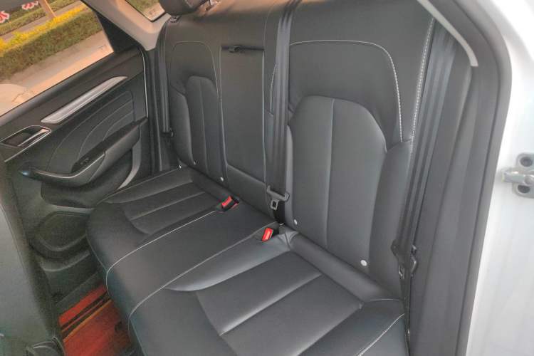 Used Roewe i6 2020 PLUS 1.6L CVT 4G Connected Glory Flagship Edition
