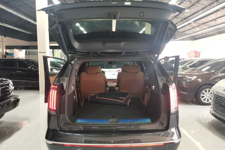 Used  HL 2025 700 Ultra Six-Seater All-Wheel-Drive LiDAR Version
