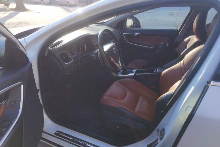 Used Volvo V60 2015 T5 Zhiya Edition