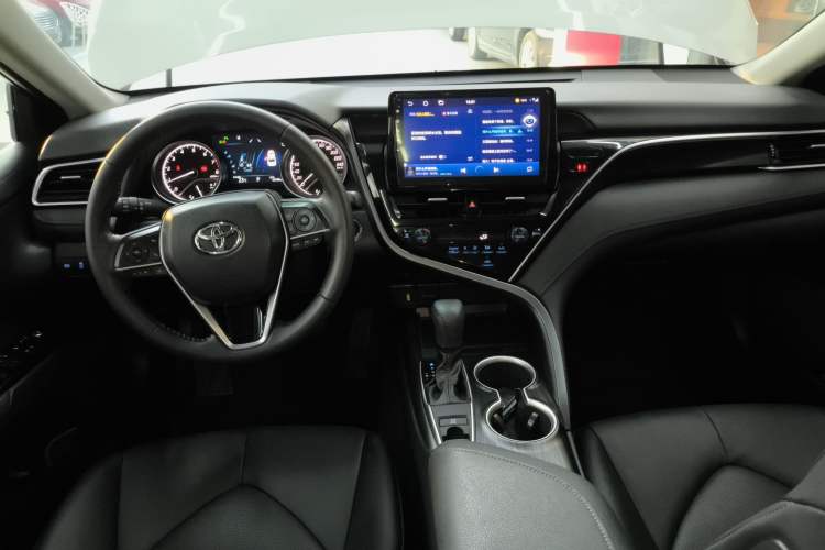 Used Toyota Camry 2021 2.0G Luxury Edition
