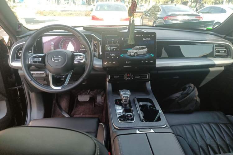 Used GAC Trumpchi GS8 2022 Linghang Series 2.0 TGDI Two-Wheel-Drive Luxury Smart Connectivity Version (7 Seats)
