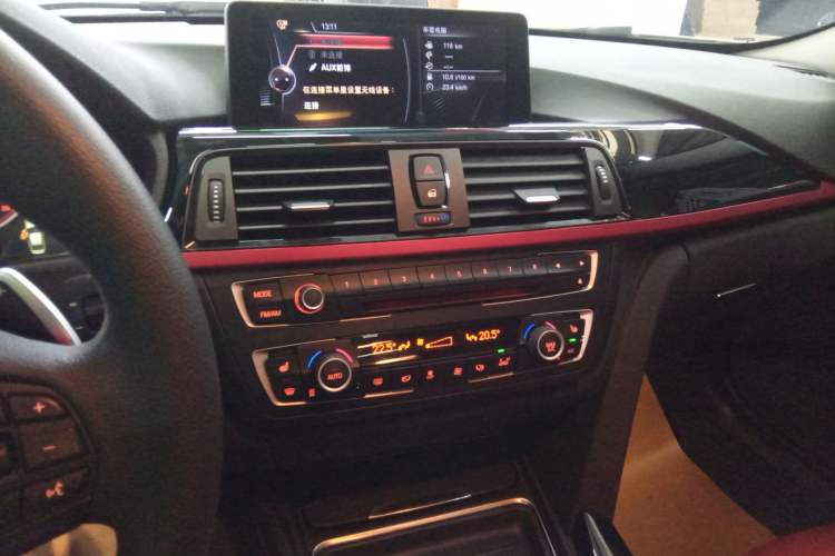 Used BMW 3 Series 2014 320i Sport Design Package
