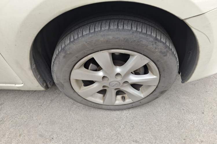 Used Nissan Tiida 2013 1.6L CVT Cool Cafe Edition
