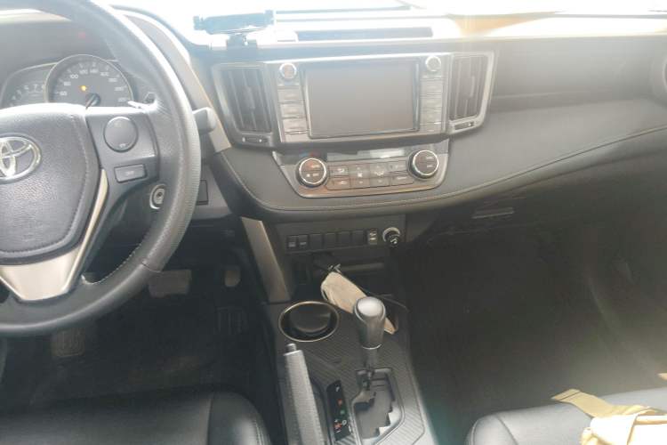 Used Toyota RAV4 2015 2.0L CVT Two-Wheel Drive Fashion Edition