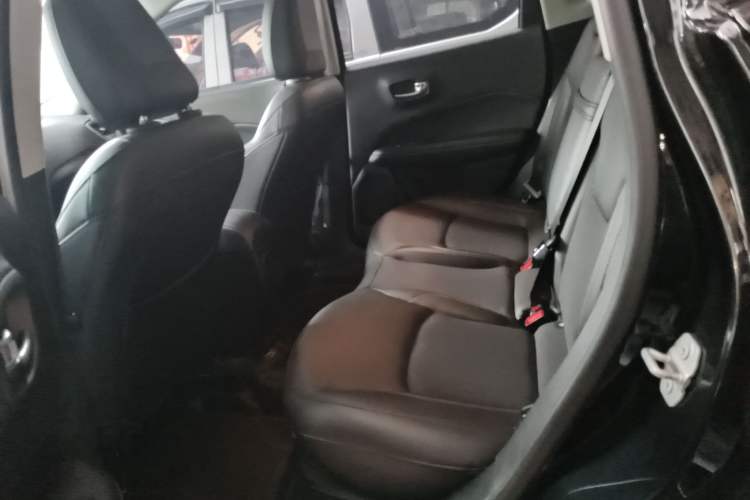 Used  Compass 2019 220T Automatic Enjoyment Version
