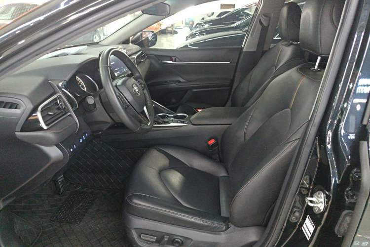 Used Toyota Camry 2021 2.0G Luxury Edition
