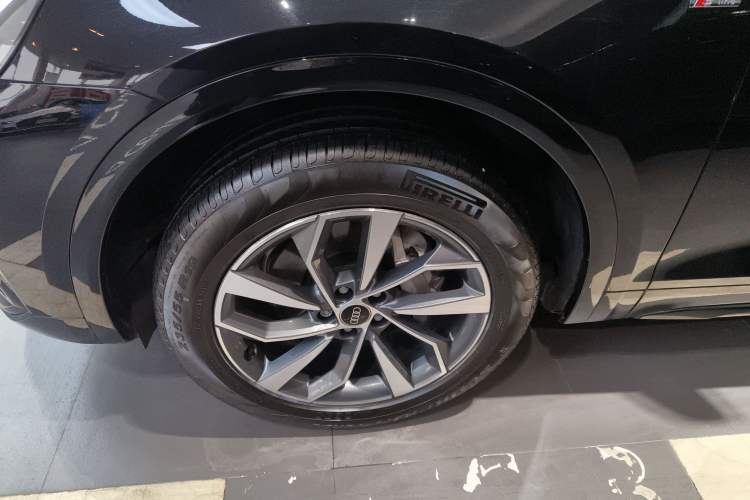 Used Audi Q5L 2023 40T Luxury Dynamic Model
