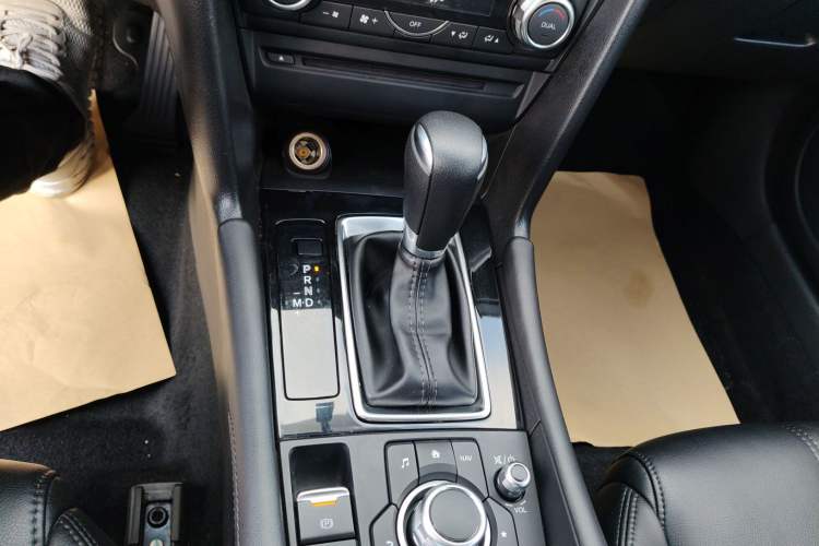 Used Mazda Mazda 3 Axela 2017 Sedan 1.5L Automatic Luxury Model Emission Standard China V
